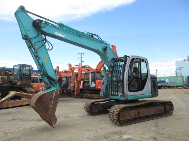 Máy xúc Kobelco Sk135SR-1E 05318 2004