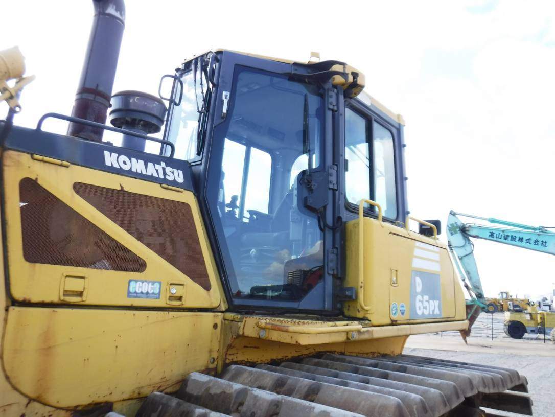 Máy ủi Komatsu D65PX-16