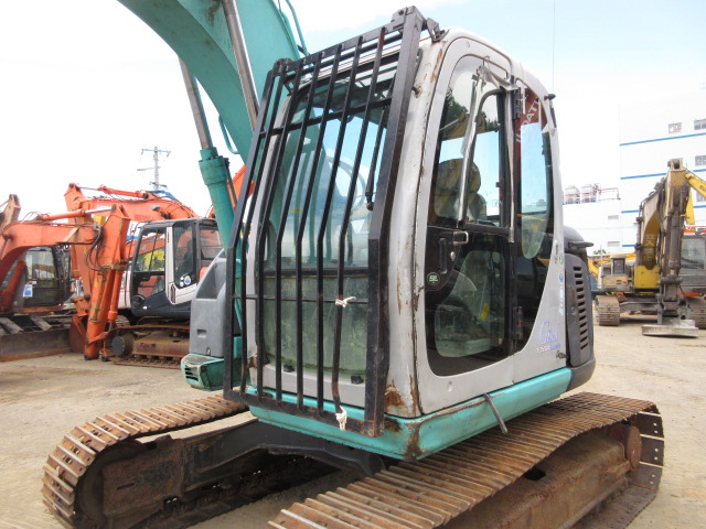 Máy xúc Kobelco Sk135SR-1E 05318 2004