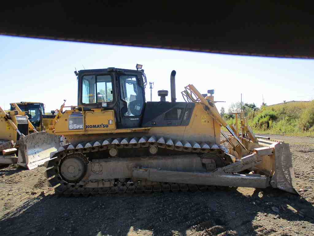 XE ỦI KOMATSU 4TY D65PX-15 2004 TỪ NHẬT BẢN