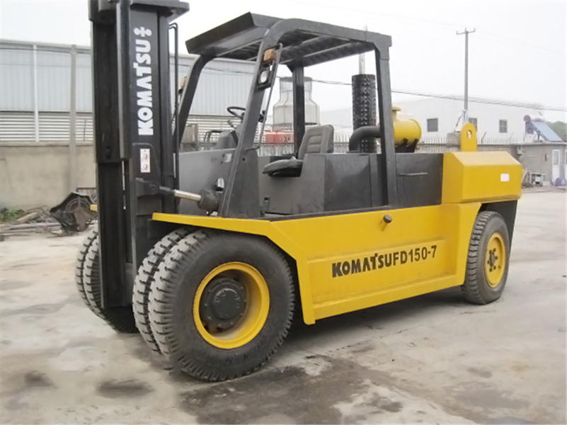 Xe nâng hàng Komatsu FD150-7